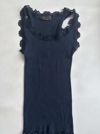 Rosmunde Top Grösse XS Rippstrick Dunkelblau mit Spitze