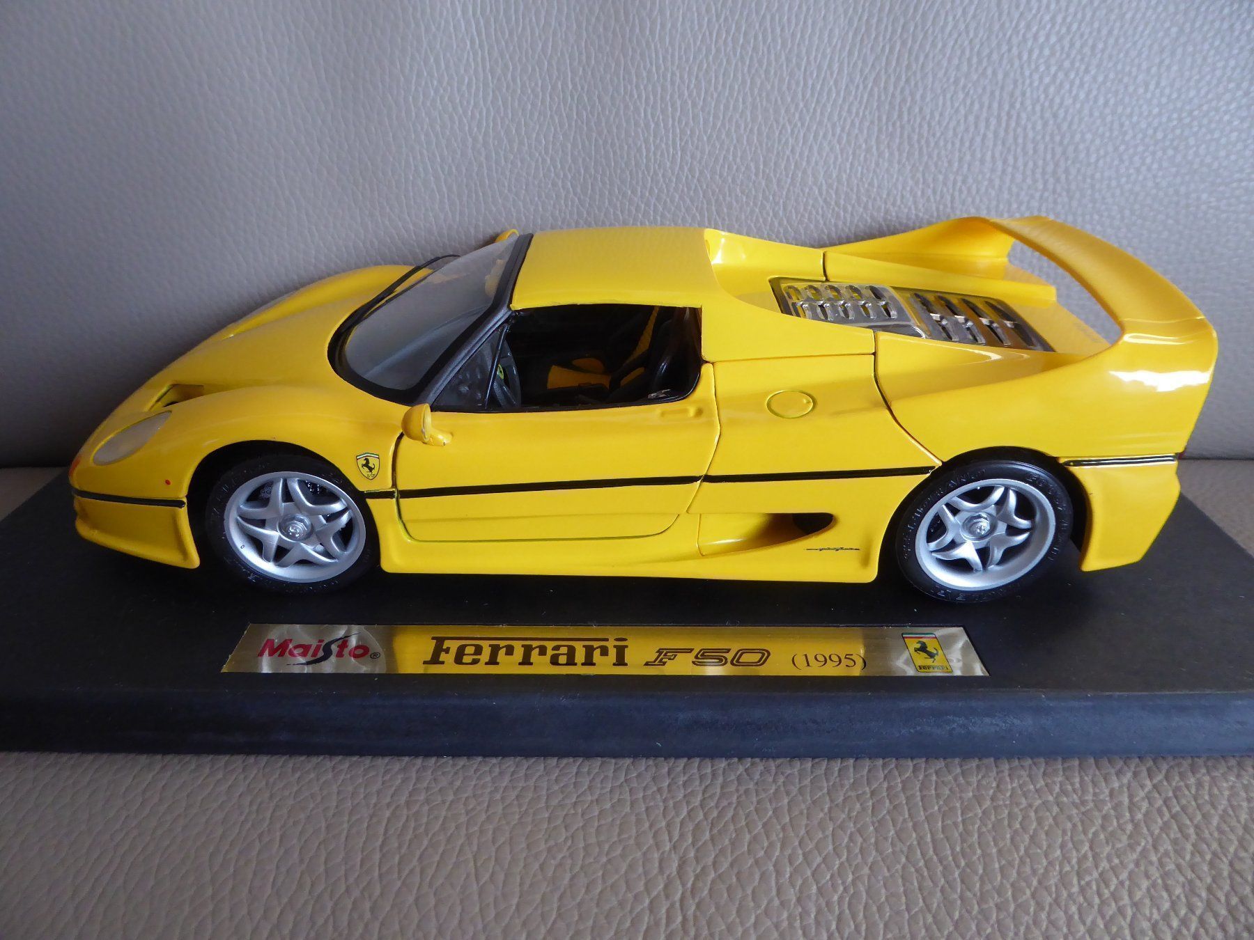 Ferrari Modellautos: Ferrari F50 1995 1:18 – Neu (gemäss Beschreibung) aus Hettlingen von Zambole