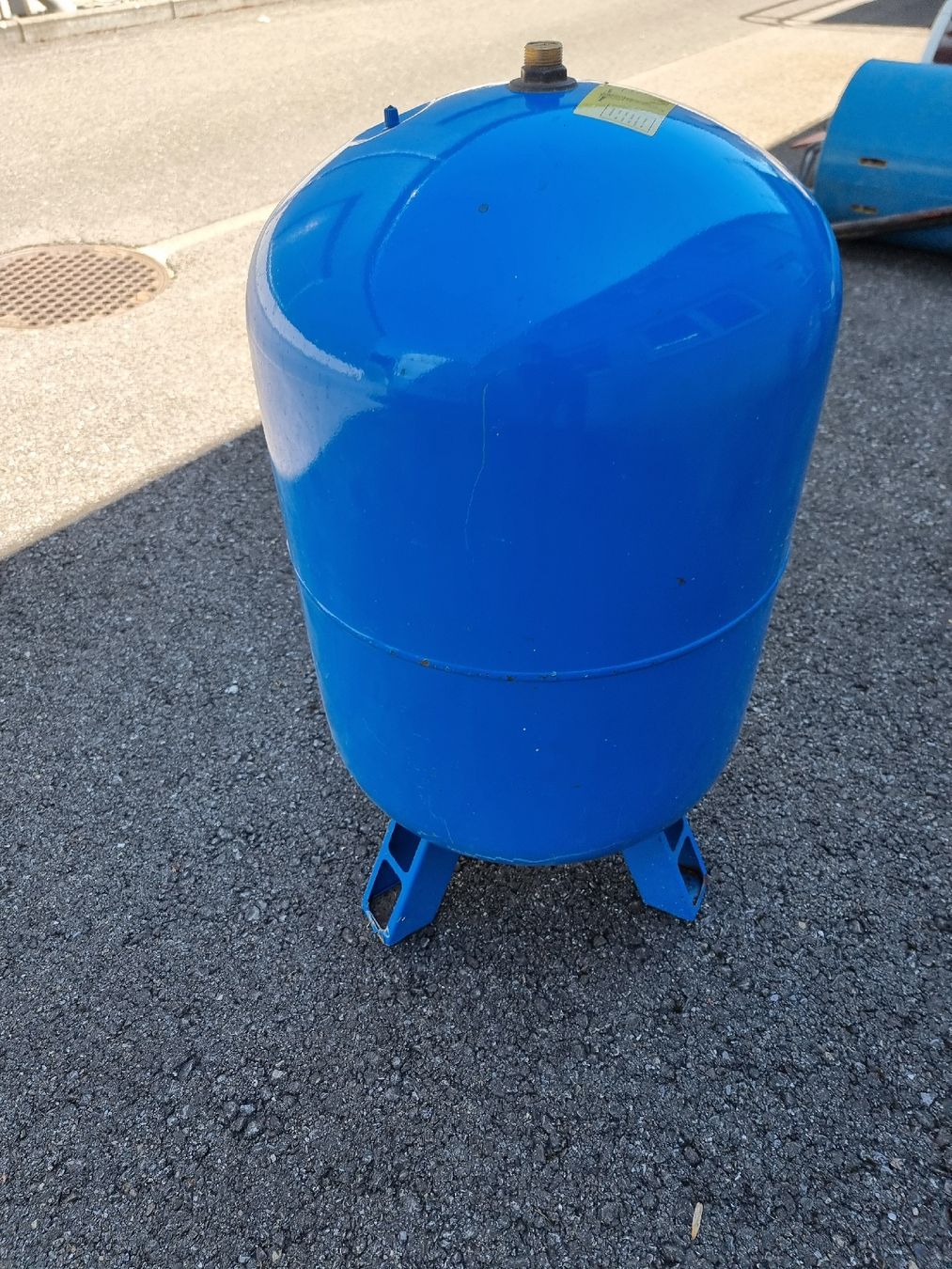 Tränken & Tröge: Blauer Druckkessel – Gebraucht aus Gunzwil von TeamT 1