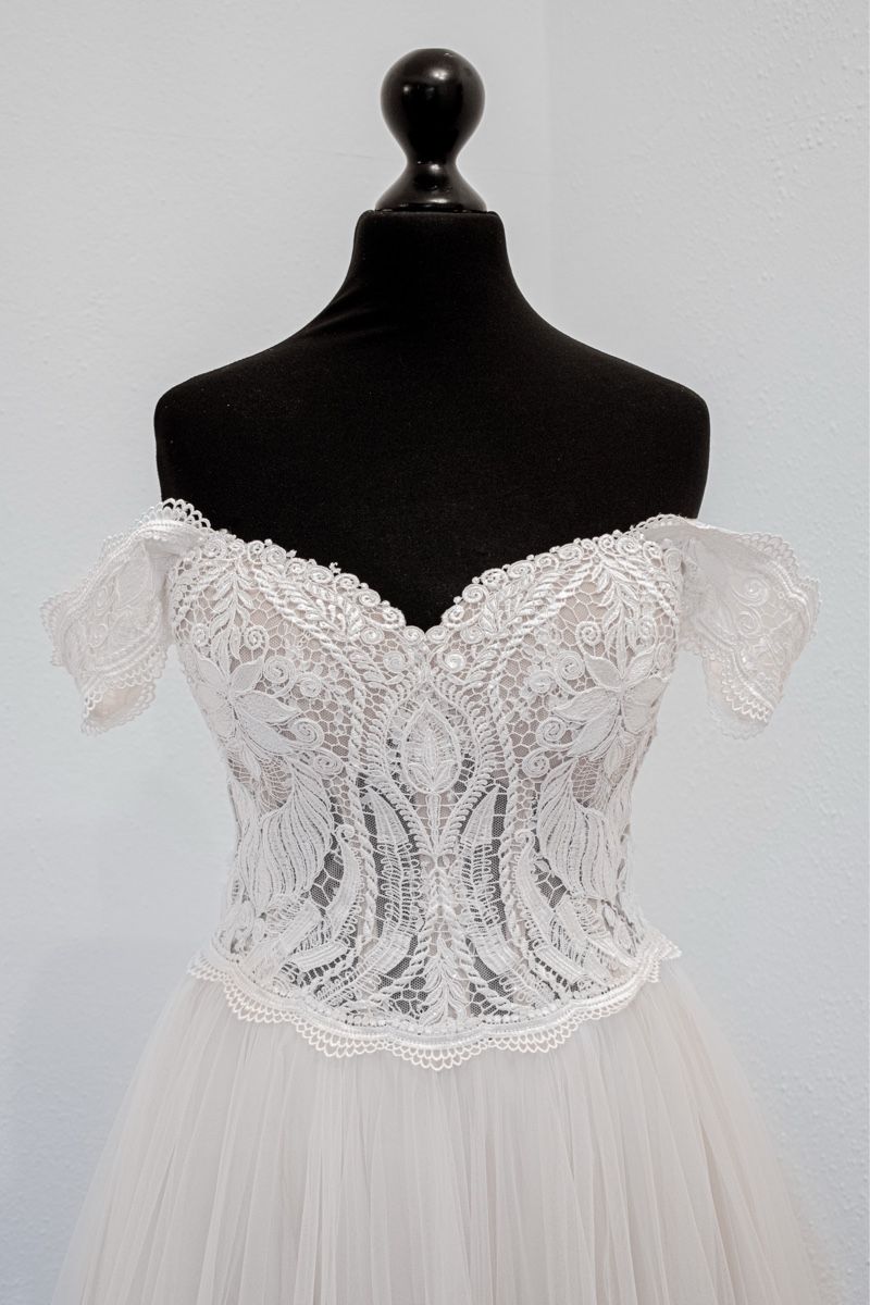 Robes: Brautkleid weiss mit Spitze – D'occasion à Nottwil par k.s.i.d 3