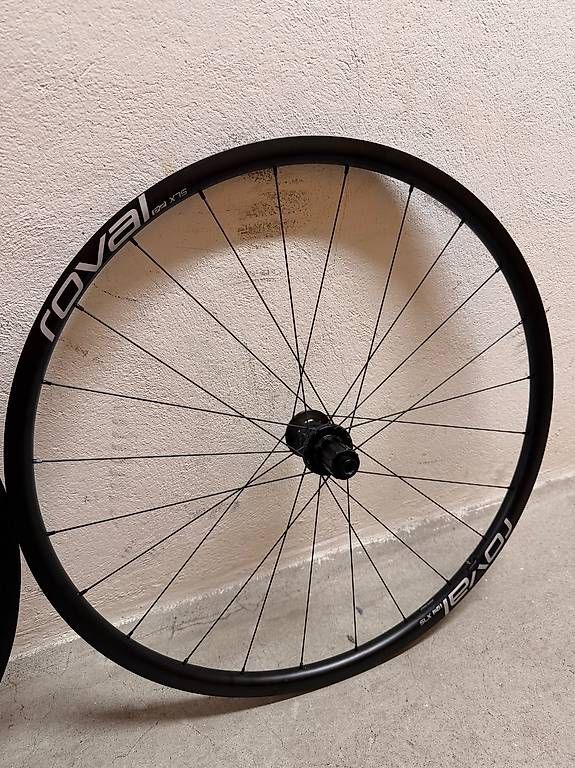 Pezzi di ricambio: Specialized Roval SLX24 Disc - Laufradsatz Black 700cc – Usato da Zürich venduto da yuji808