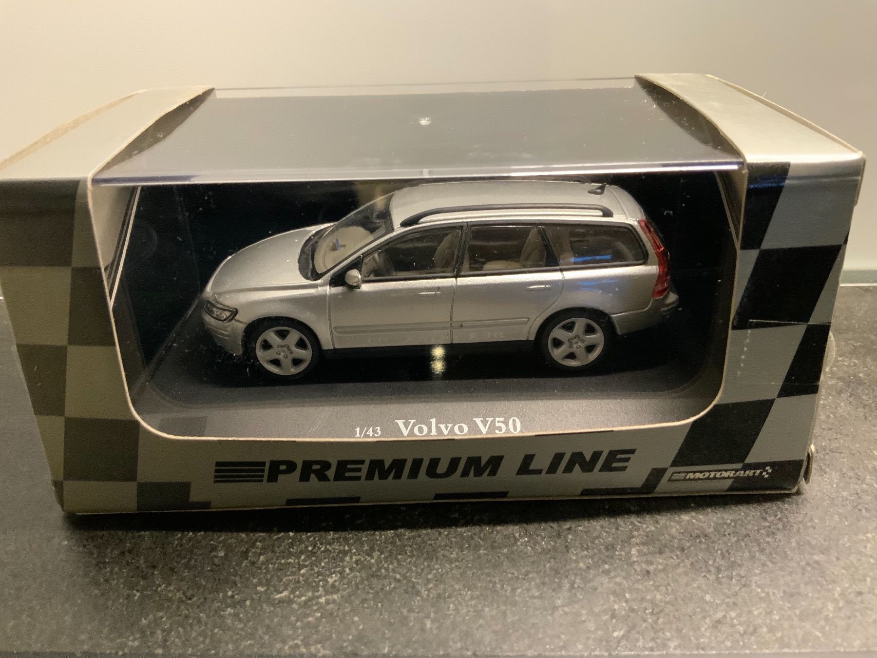 Volvo Modellautos: VOLVO V50 im Massstab 1:43 – Neu und originalverpackt aus Erlenbach im Simmental von Model_box 1