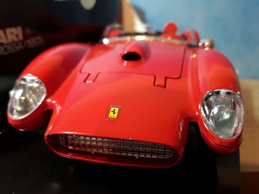 Ferrari 250 Testa Rossa Burago 1/18 – Rouge, Siège Marron – Rare édition Limitée Avec Boîte