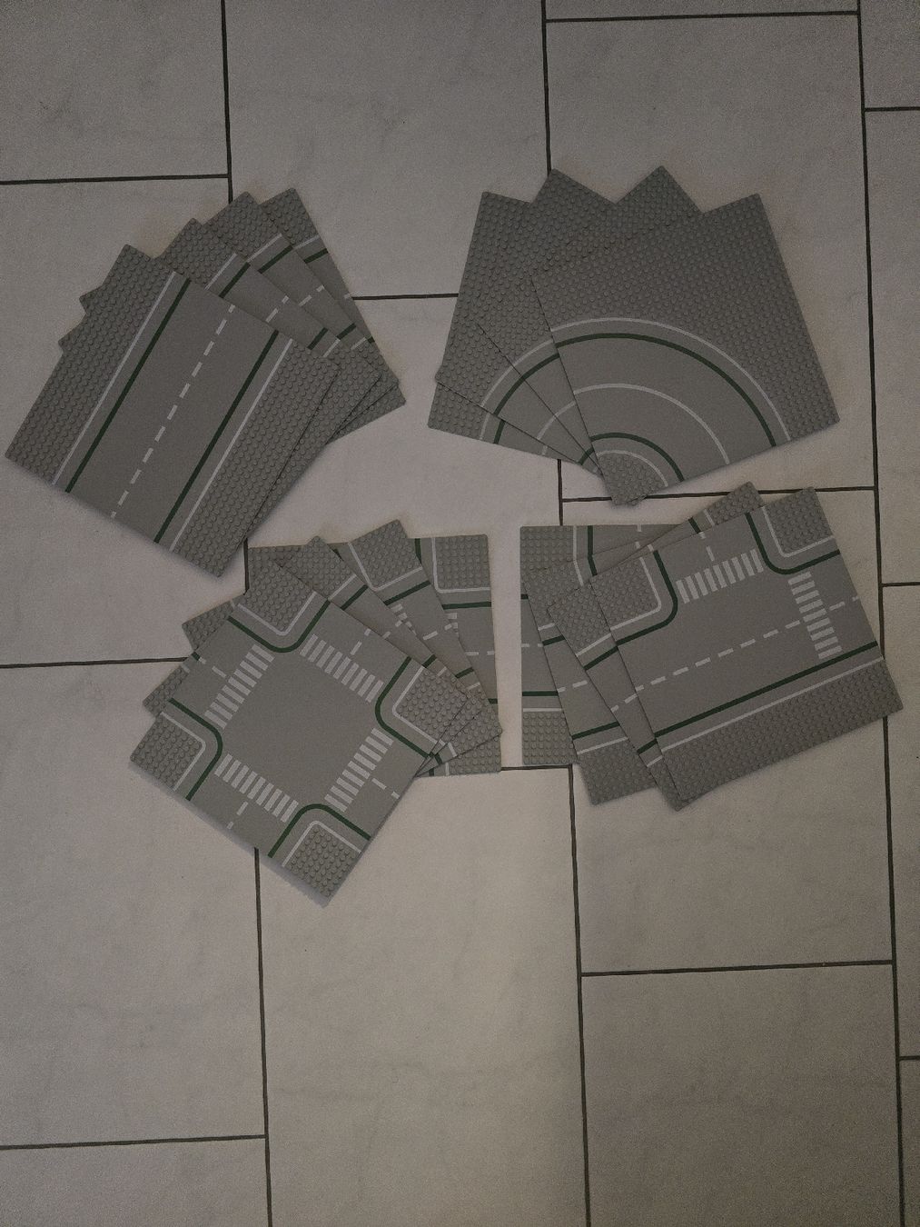 Lego Kit di costruzioni: 16 × alte Lego Strassenplatten – Usato da Weiach venduto da KissGearSwiss96