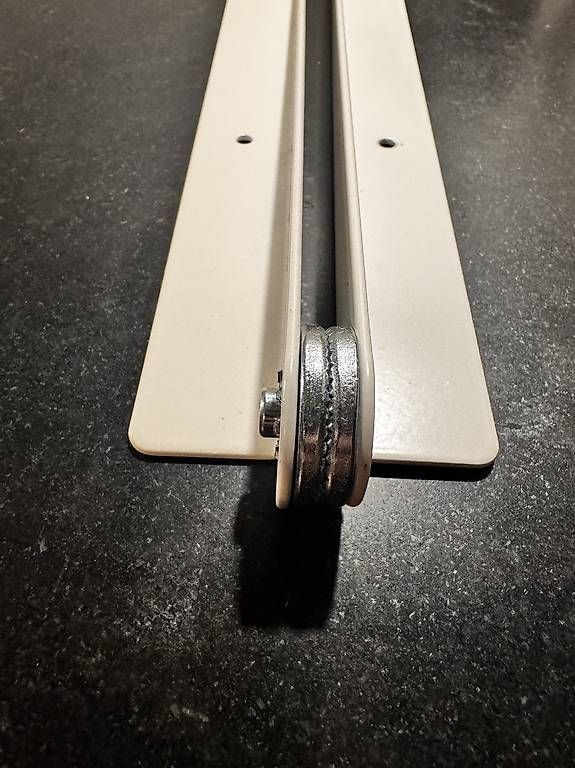 Fixations: Ikea Ekby Riset – D'occasion à Zürich par geminyone80 1