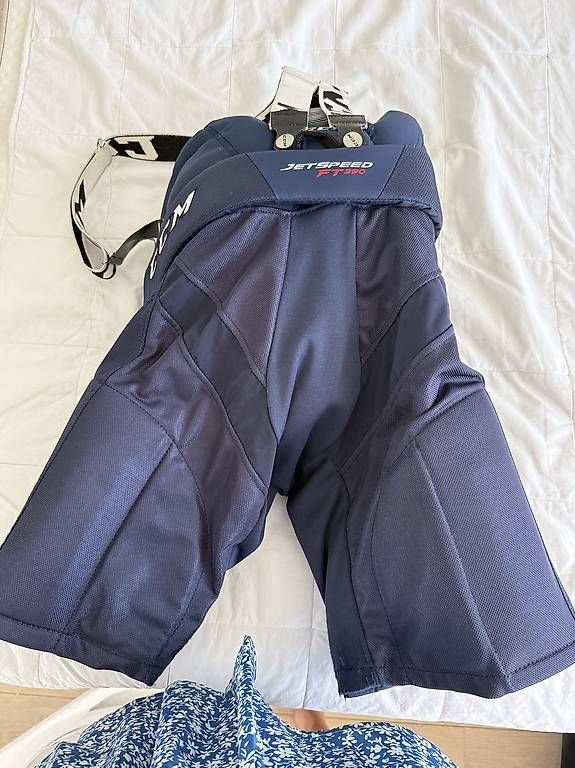 Ccm Pantalons: CCM Jetspeed FT390 Junior M – D'occasion à Volketswil par anjanja2417 1