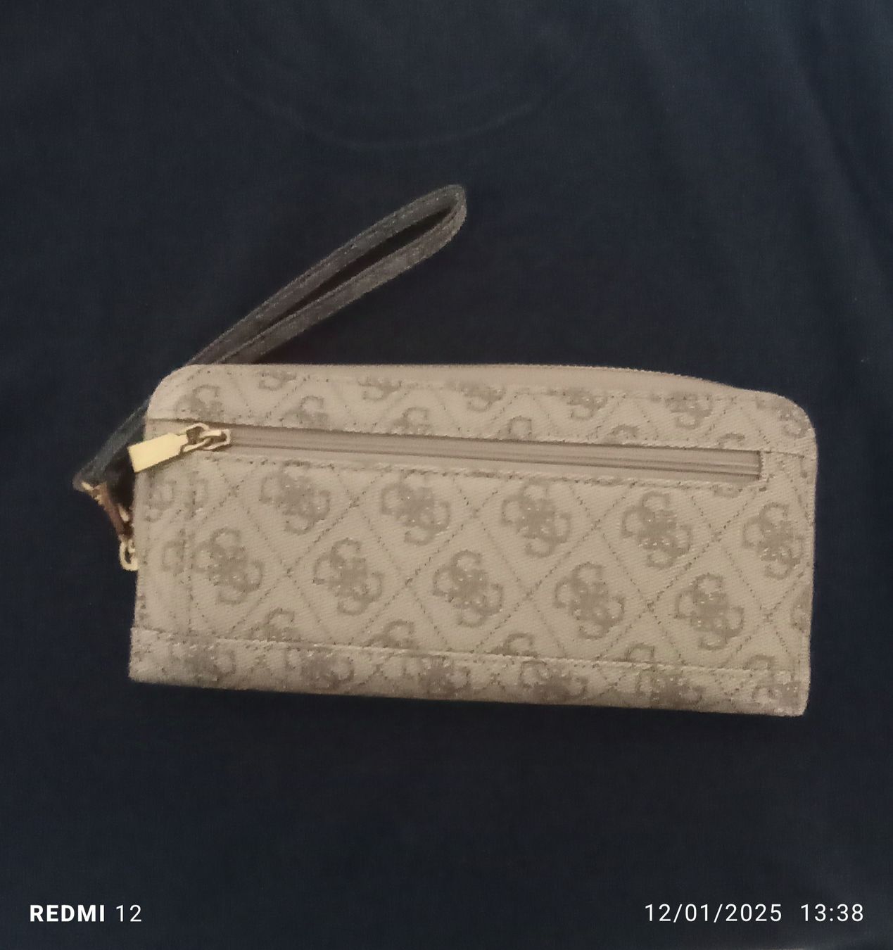 Guess Portamonete: Neuf porte-monnaie Guess – Nuovo (secondo la descrizione) da Fribourg venduto da mal_8zjh 2