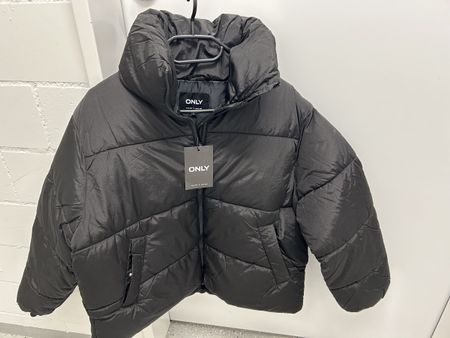 Only jacke grösse s neupreis ca. 65 chf neu und originalverp