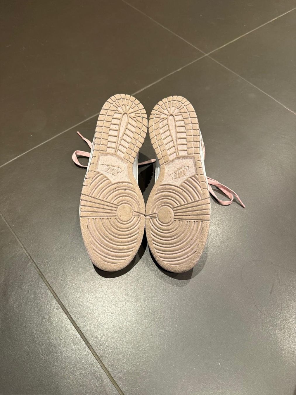 Nike Damenschuhe: Nike Dunks low Damen – Gebraucht aus Bäch SZ von nonobscura 2