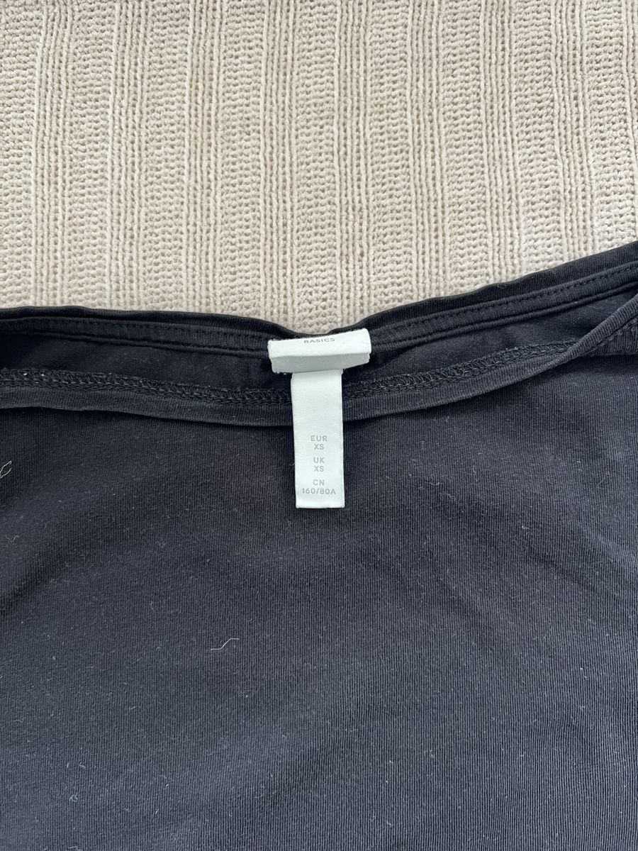 H&M Maglioni & Felpe: Schwarzes Langarmshirt von H&M Basic, Grösse XS – Usato da Zürich venduto da anna_ri 1