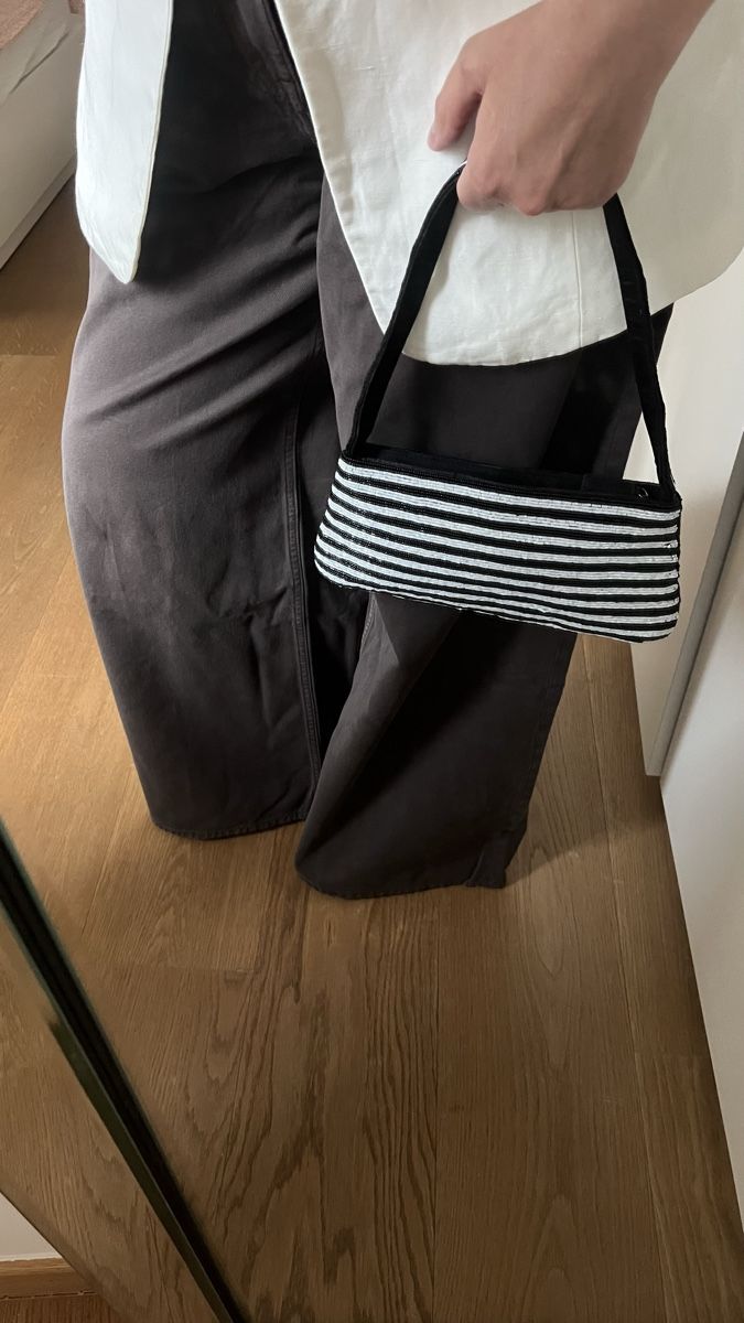 Borse da donna: VINTAGE WHITE BLACK BEADED SHOULDER BAG BY SCHEILAN – Usato da Lugano venduto da yul_fhg2 1