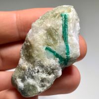 Smaragd roh Kristalle auf Matrix, Pakistan, Sammlerstück