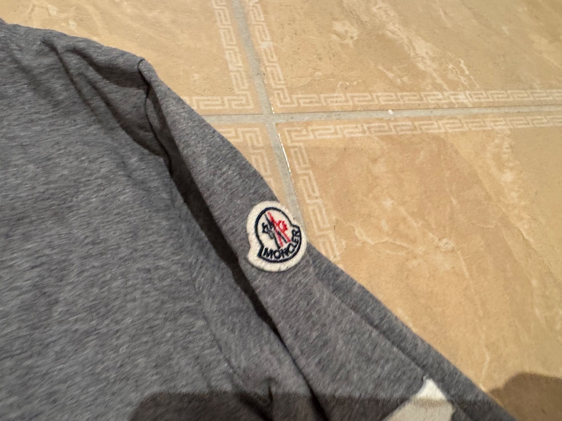 Moncler Pullover & Sweatshirts: Moncler cooler Pulli /Shirt, 10J 140 – Gebraucht aus Klingnau von Markus14 4