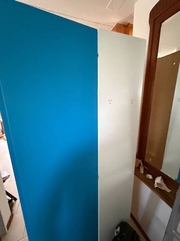 Schränke: Armoire enfant blanc et bleu Ikea . – Gebraucht aus Oulens-Echallens von con_n8v8 2