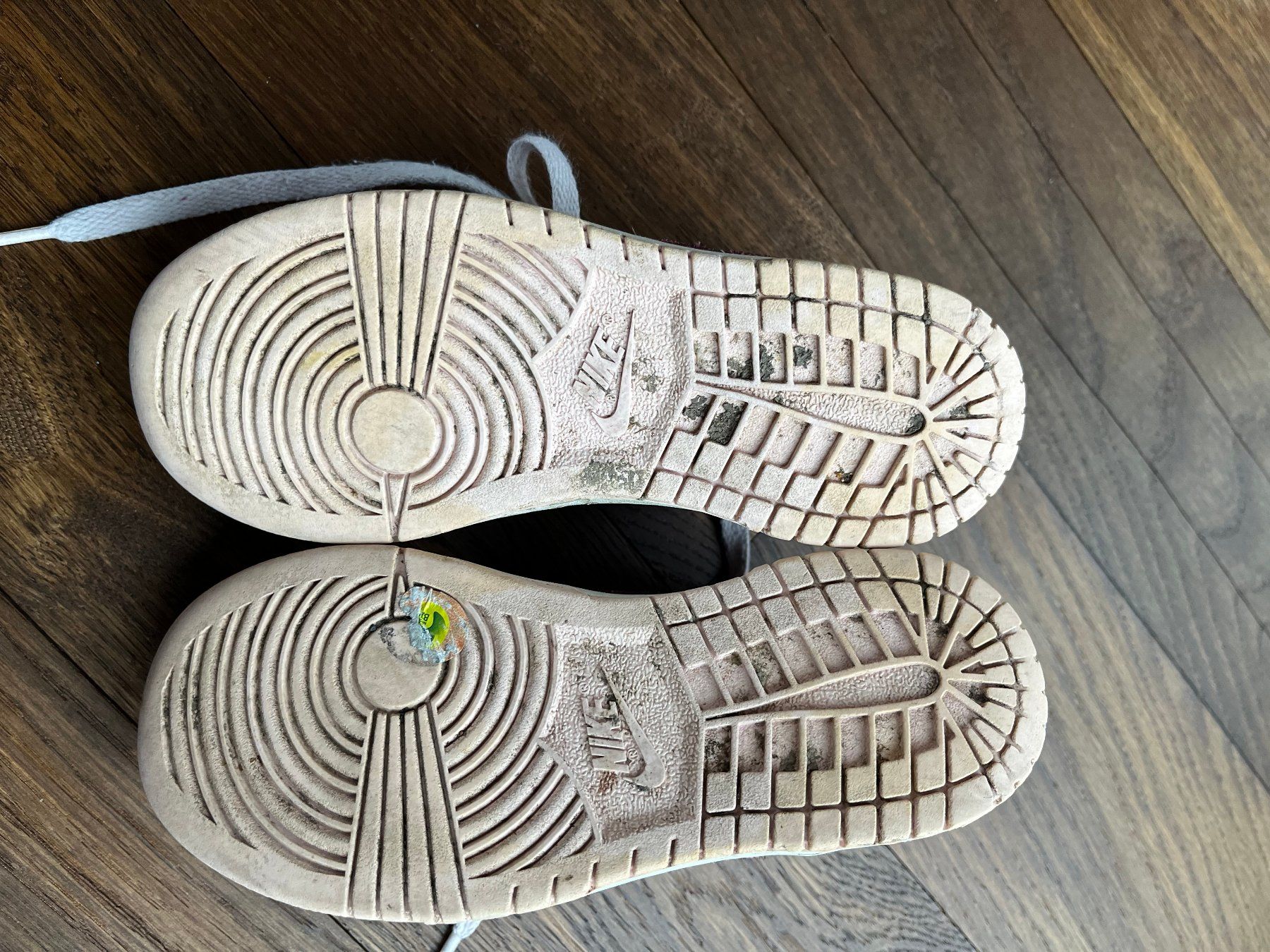 Nike Scarpe per ragazze: Turnschuhe Sneaker Nike Gr. 30 - Mädchen Schuhe – Usato da Affoltern am Albis venduto da Blackrhythm 4