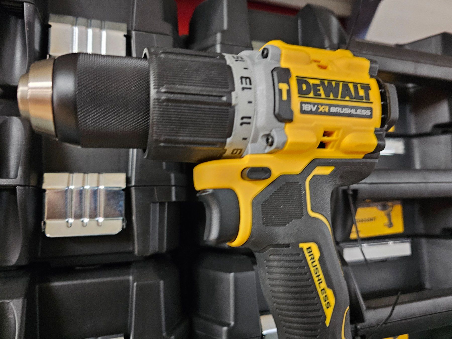 Dewalt Trapani: DeWALT DCD805 Akku Schlagbohrschrauber 18V – Nuovo e nell'imballaggio originale da Koppigen venduto da Bracher_Mail-House 1