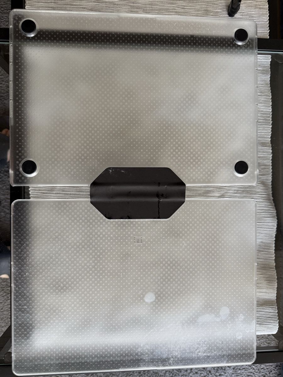 Apple Covers & Borse: UAG MacBook Pro 16" 2021 Dot Case - Ice -! – Usato da Steinhausen venduto da Carlo_SPro 5