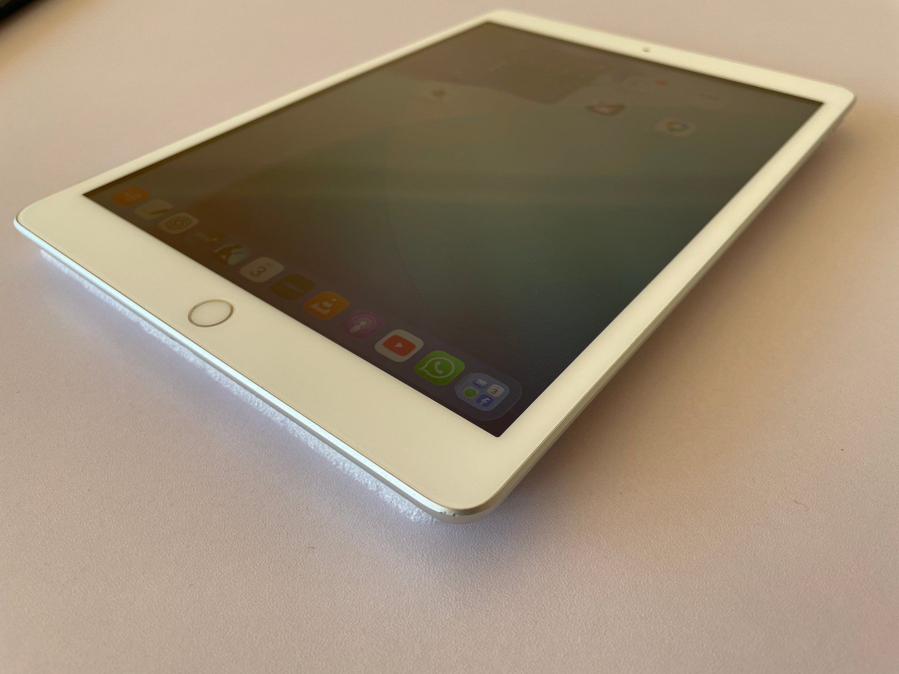 Apple Tablet PC: iPad 8 mit 32GB, super Zustand, + neue Hülle + Zubehör – Gebraucht aus Frauenfeld von kar_7xxc 4