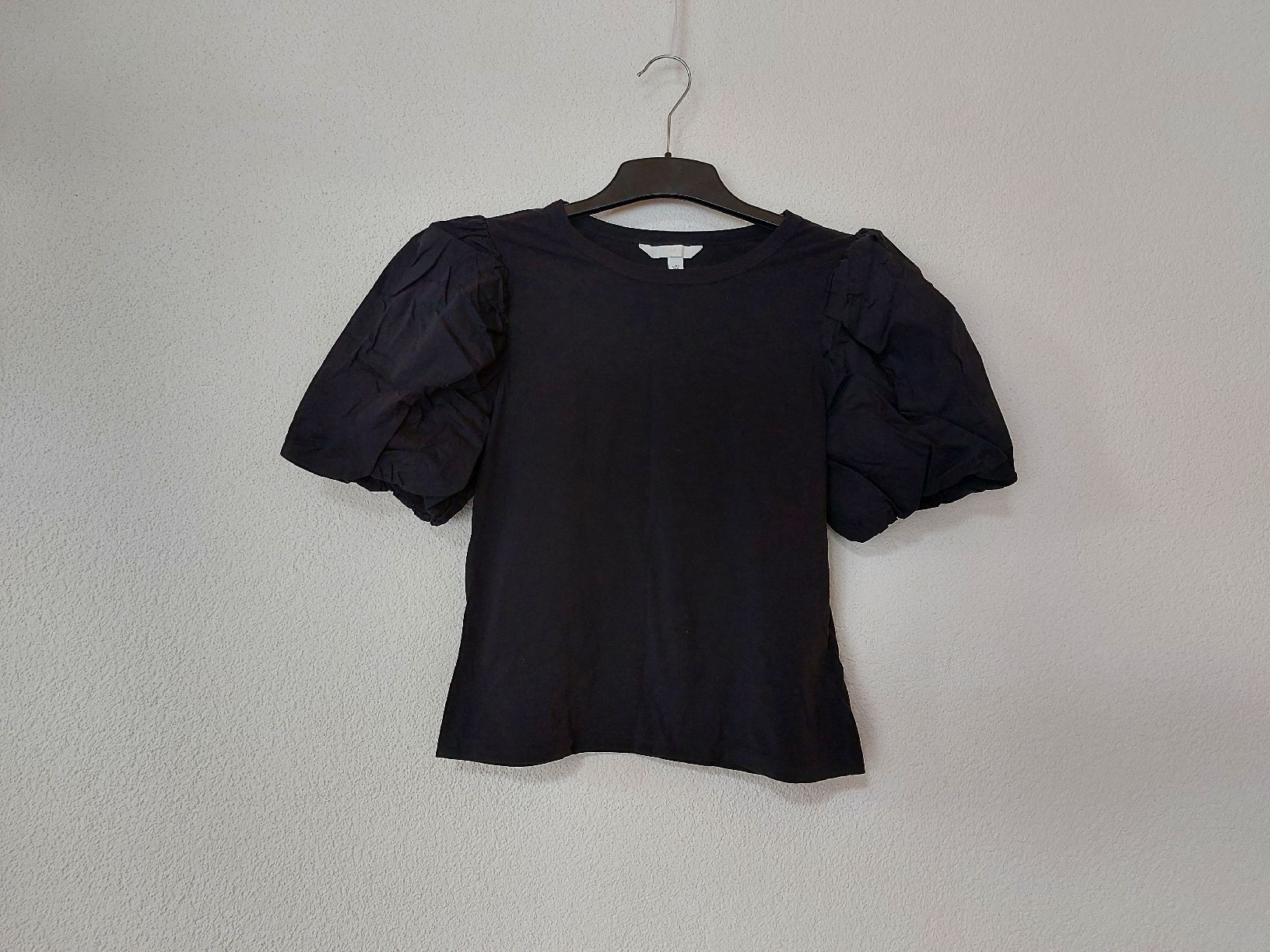 T-Shirts: Damen T-Shirt Schwarz mit Puffärmeln  – Neu (gemäss Beschreibung) aus Effingen von roe_7mb7