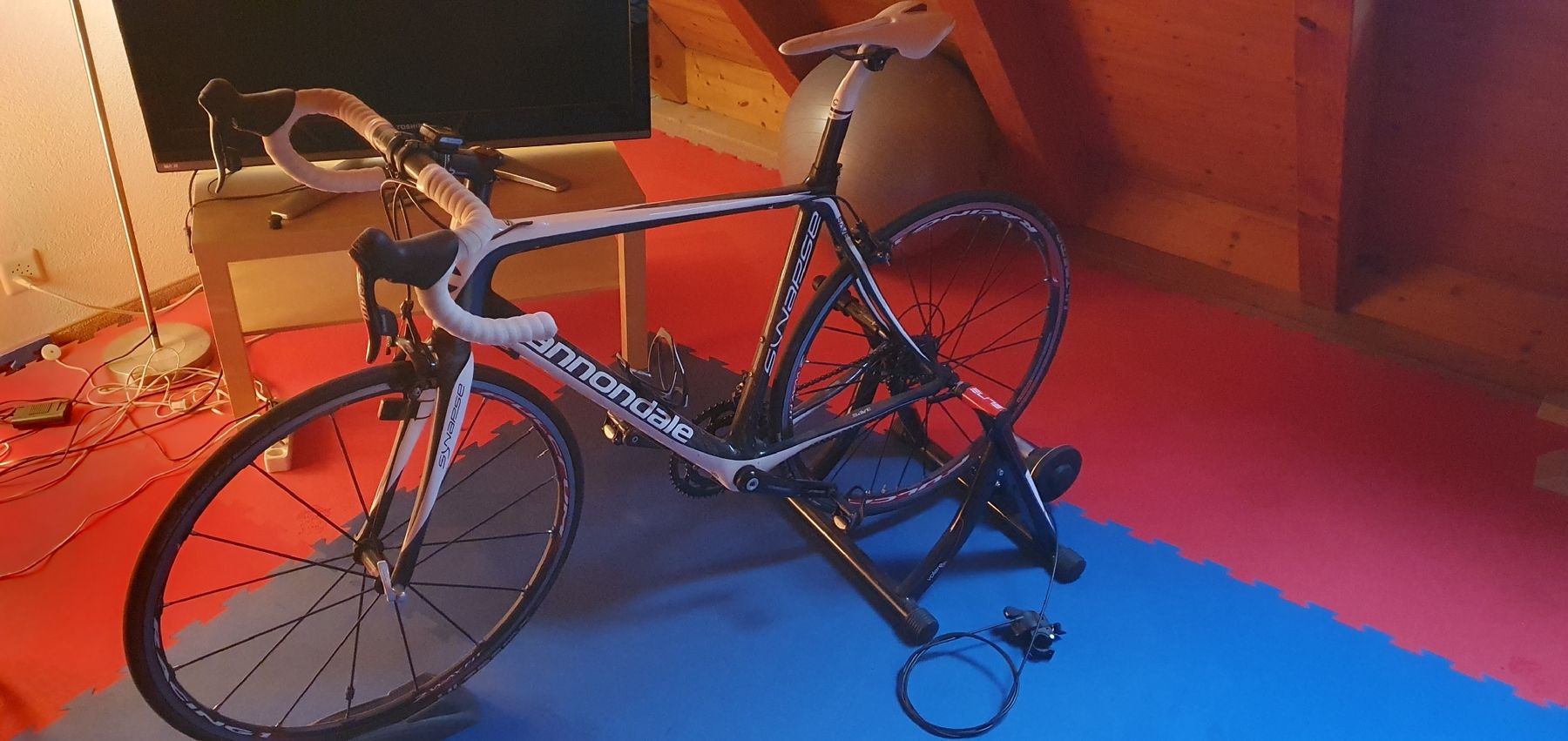 Cannondale Biciclette: Cannondale Synapse Carbon con rulli Elite Suito – Usato da Kloten venduto da fibbius