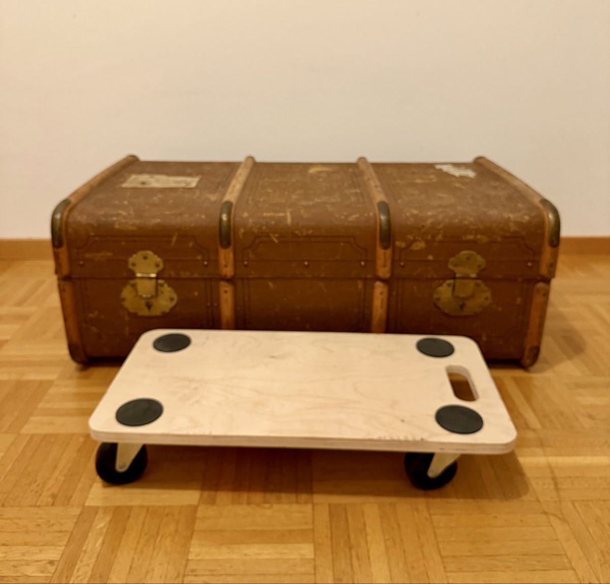 Tische: Couchtisch Vintage / Antiker Reisekoffer – Gebraucht aus Luzern von NRJenergy 5