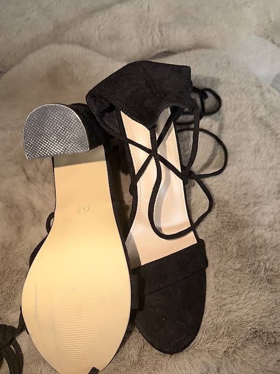 Damenschuhe: Elegante schwarze Lace-Up Heels – Gebraucht aus Rapperswil SG von s_dasilva 1