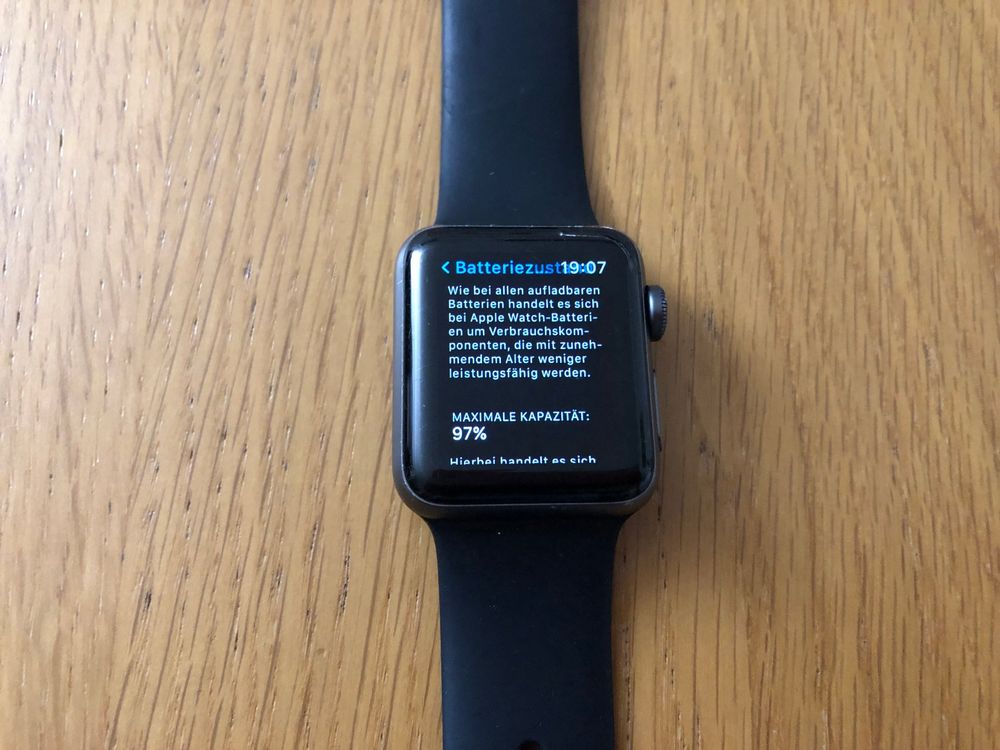 Apple Smartwatch: Apple Watch Series, Akkurestkapazität 97%, Displaydefekt – Défectueux à Aadorf par kar_7xxc 2