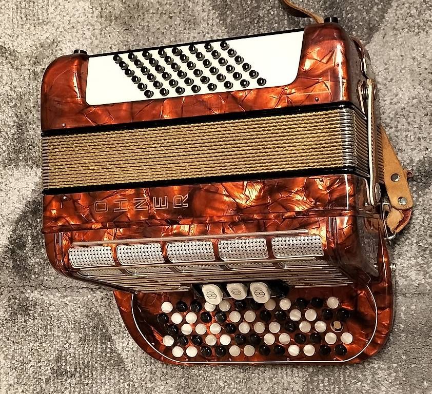 Strumenti musicali: Akkordeon Piccolo Hohner – Usato da Steinach venduto da Tsgweh