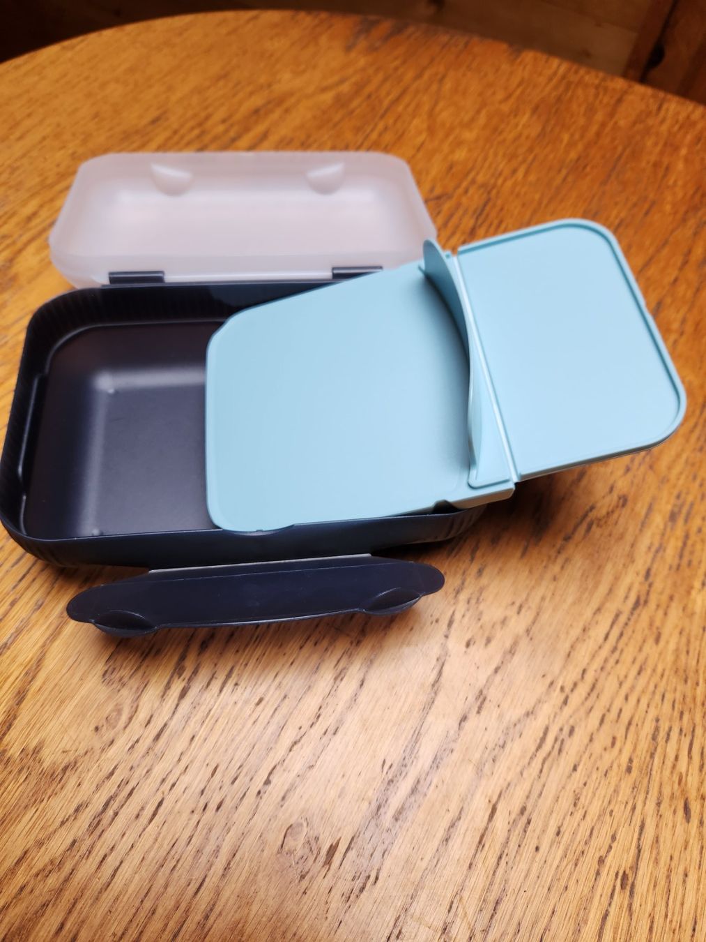 Tupperware Recipients et similaires: Tupperware Top Sandwich oder Aufbewahrungsbehälter – D'occasion à Gstaad par Kuhstall-2026