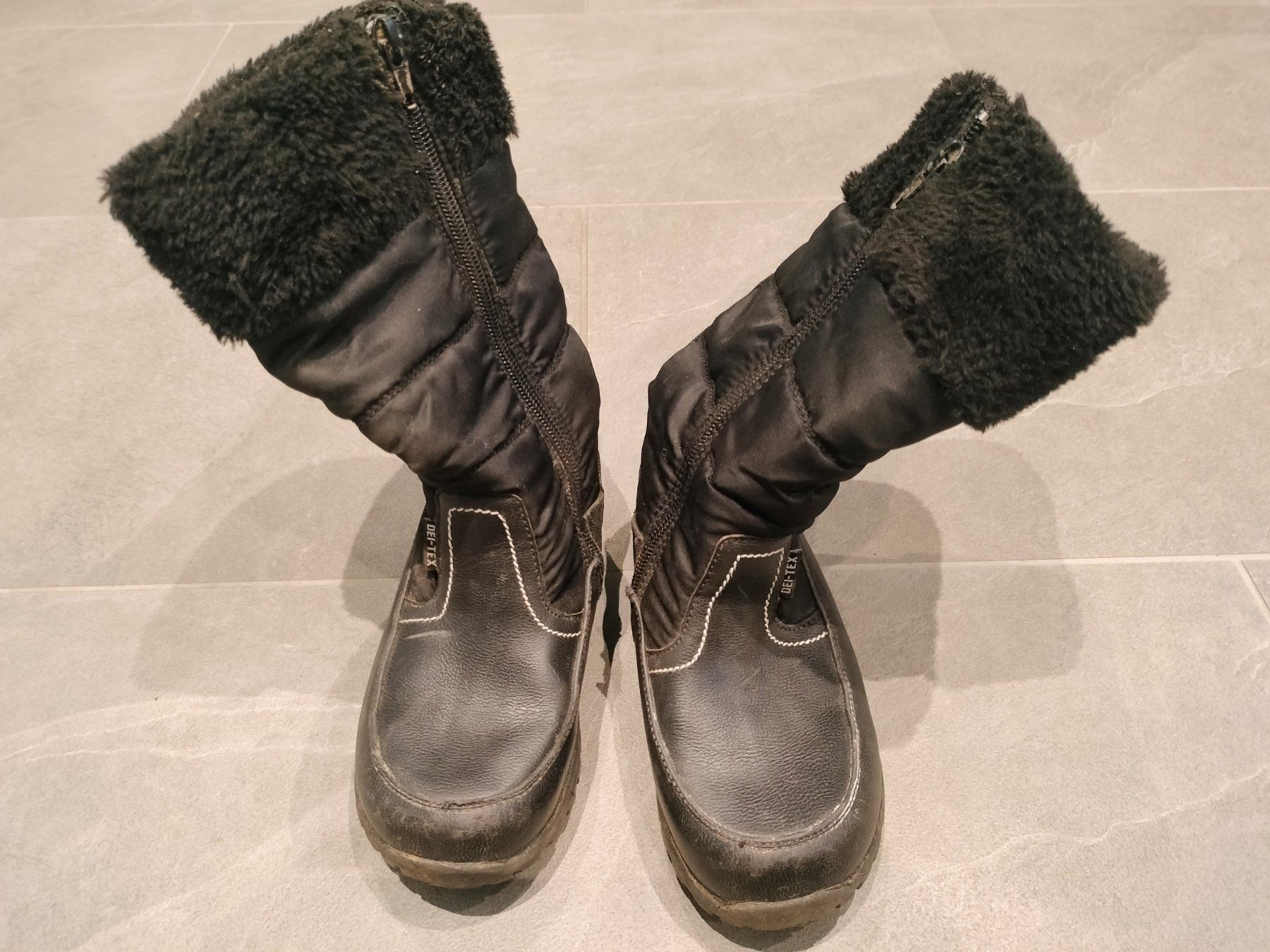 Scarpe per ragazze: Winderstiefel Mädchen Grösse EU 29 – Usato da Neftenbach venduto da TheKringel