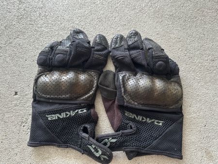 Dakine bike gloves