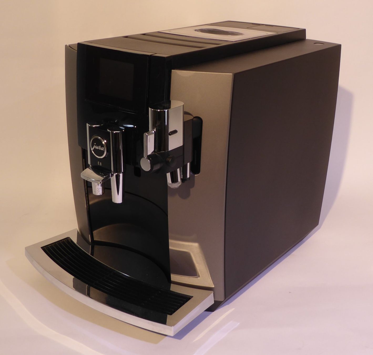 Jura Macchine per caffè & Macchine per espresso: Jura E 8 Kaffeemaschine voll Automat – Usato da Bern venduto da blaukreuz-brocki_BE 1