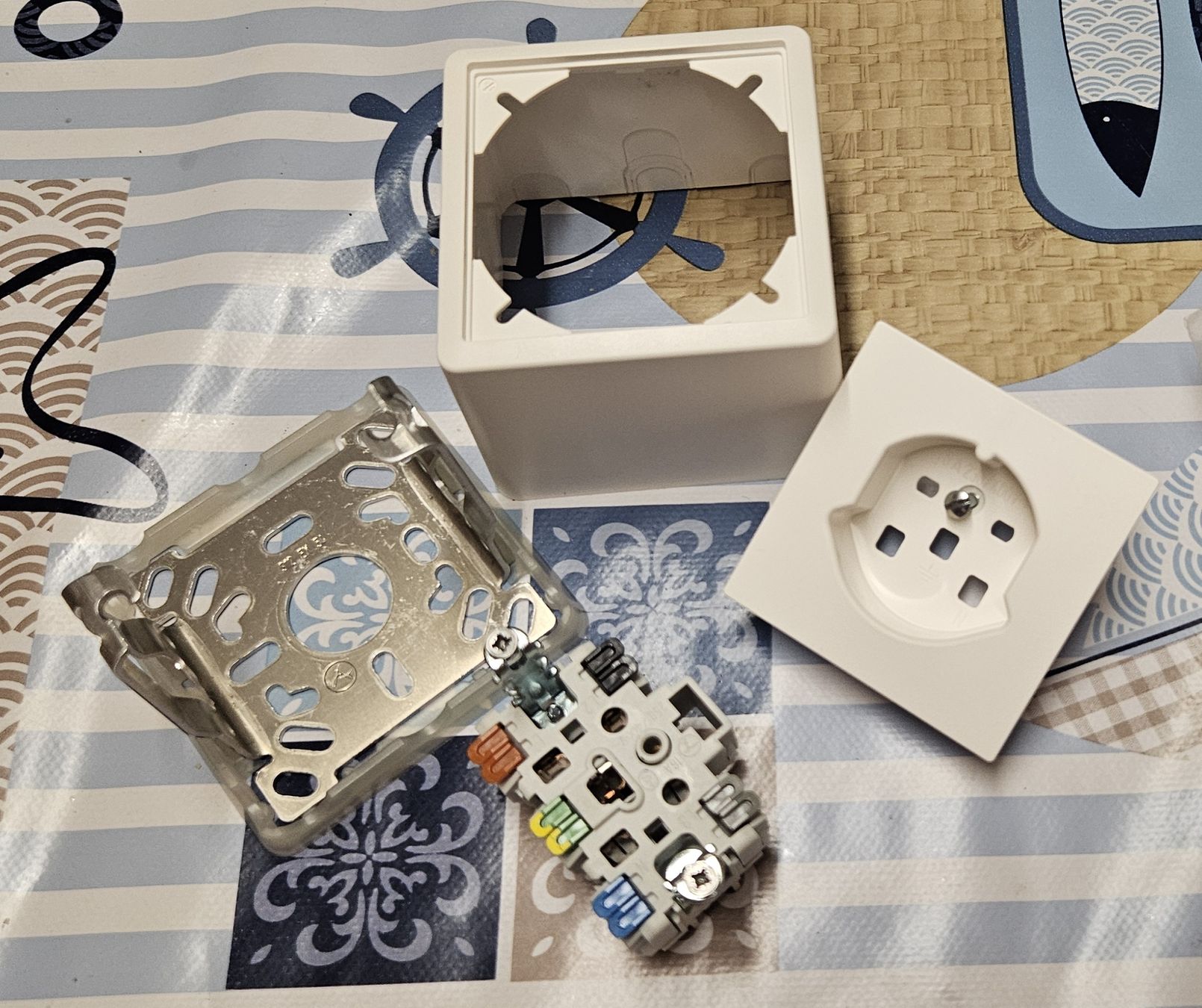 Feller Spine: Steckdose B725 FX weiss 16A 230V neu – Nuovo e nell'imballaggio originale da Limpach venduto da Ito63 1
