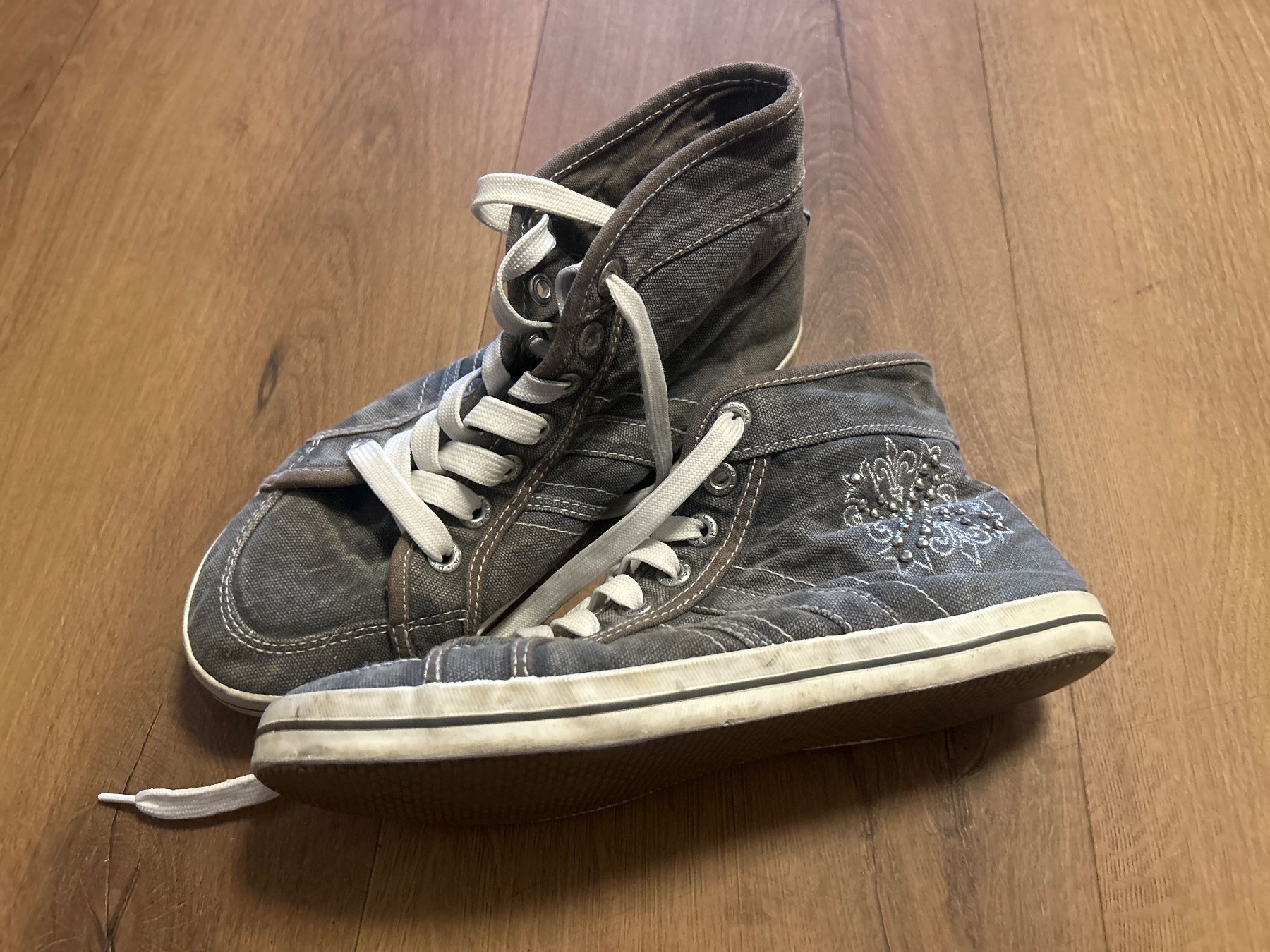 Scarpe da donna: Coole Sneakers Segelschuhe Gr 38 – Usato da Regensdorf venduto da Spyke55