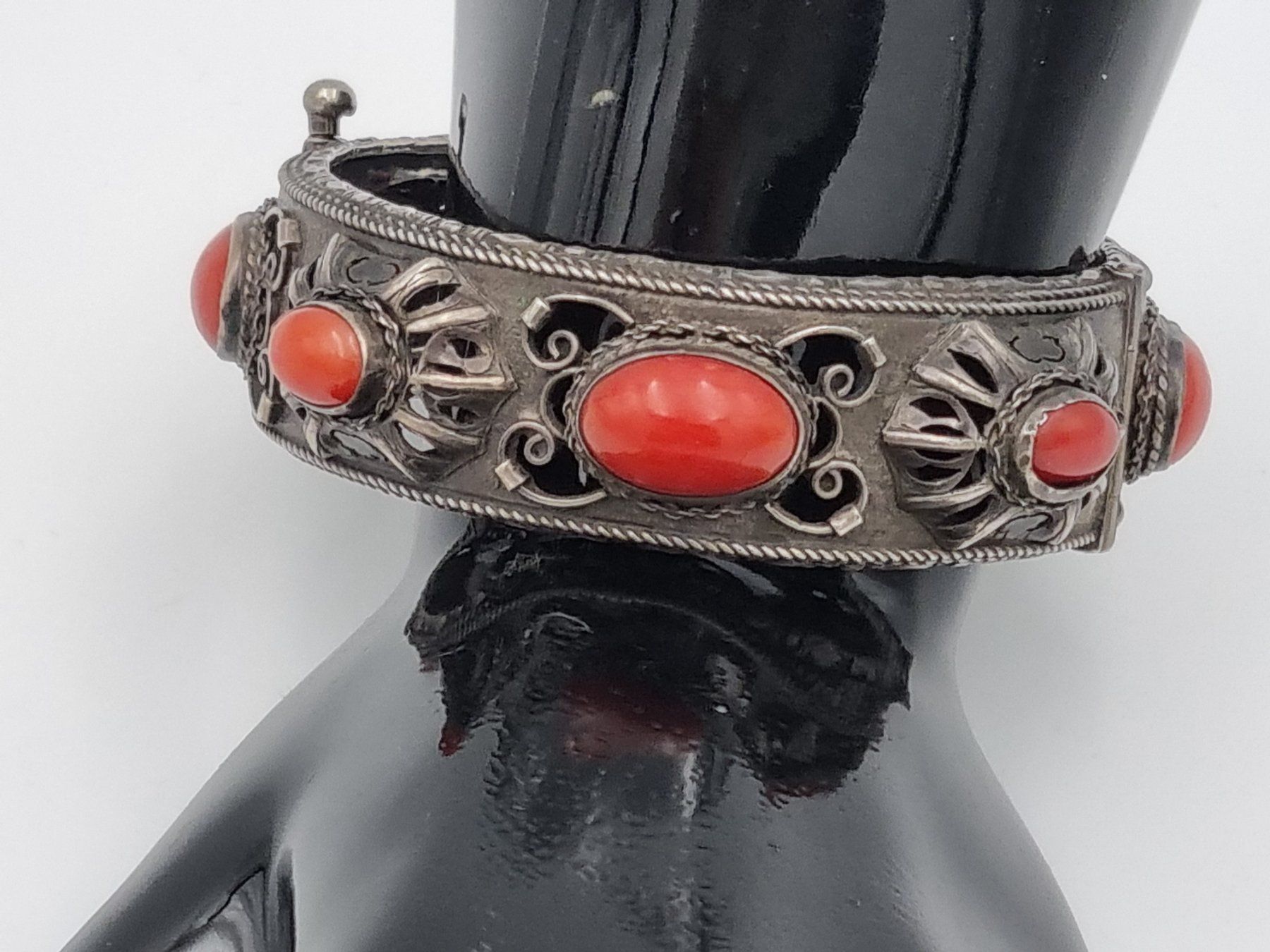 Bracciali & Braccialetti: Vintage Silber Armreif mit Korallen – Usato da Kölliken venduto da ter_lkc7 1