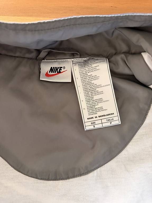 Giacche: Blaue Nike Trainingsjacke – Usato da Wädenswil venduto da casamoni 2
