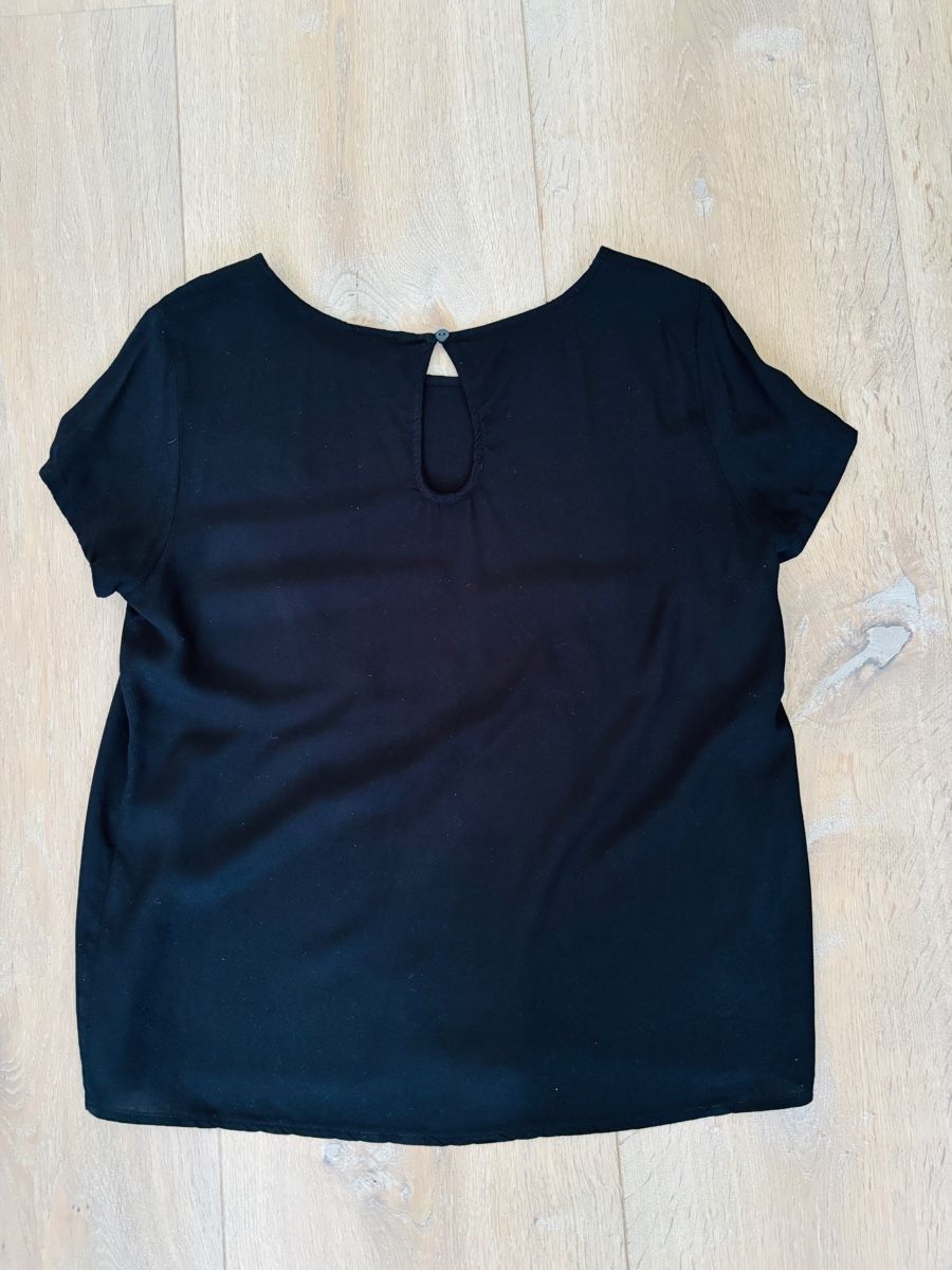 Only T-shirt: ONLY Blusenshirt Gr. 36 - schwarz – Usato da Ennetbürgen venduto da Evelyne_G 2