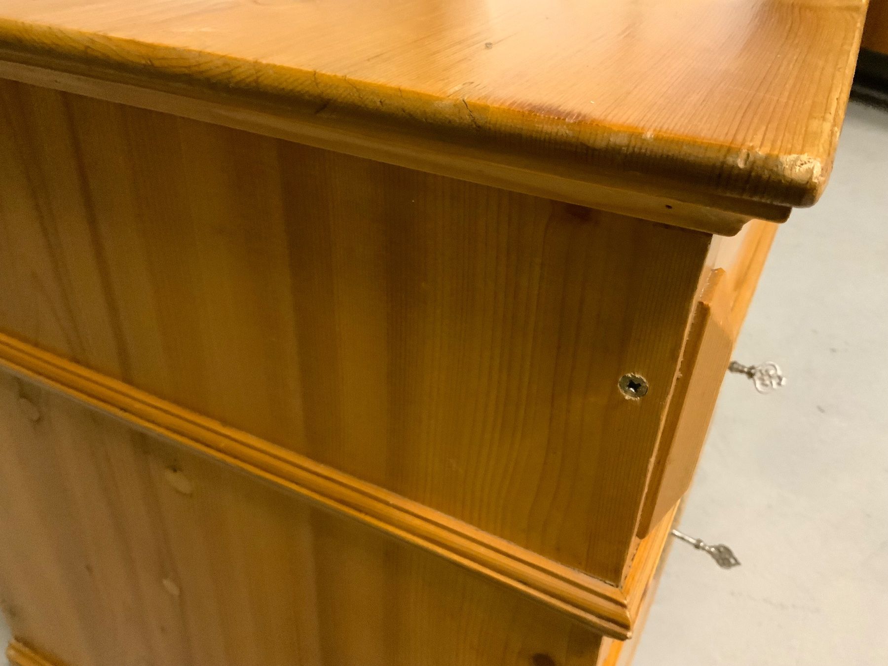 Commodes: Alte Kommode aus Holz – D'occasion à Thun par LGBgartenbahn 4