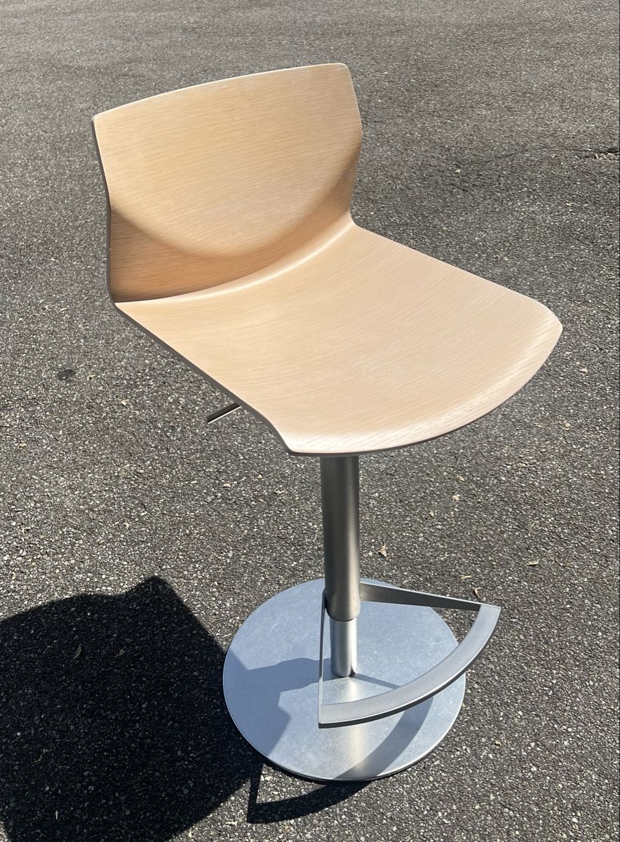 Hocker: Bar stool wood metal adjustable height used – Gebraucht aus Bäch SZ von qua_6sw2