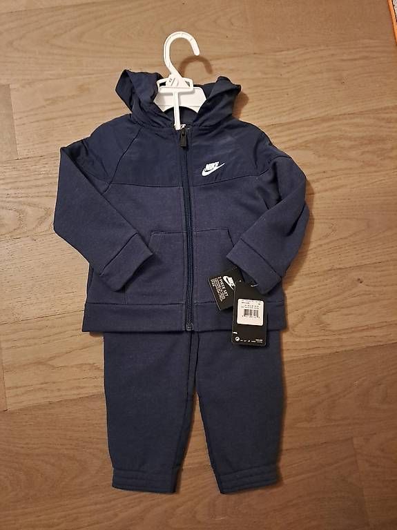 Lotti & Set di vestiti: Trainer Nike 86/92 – Nuovo e nell'imballaggio originale da Neftenbach venduto da Ctruempi