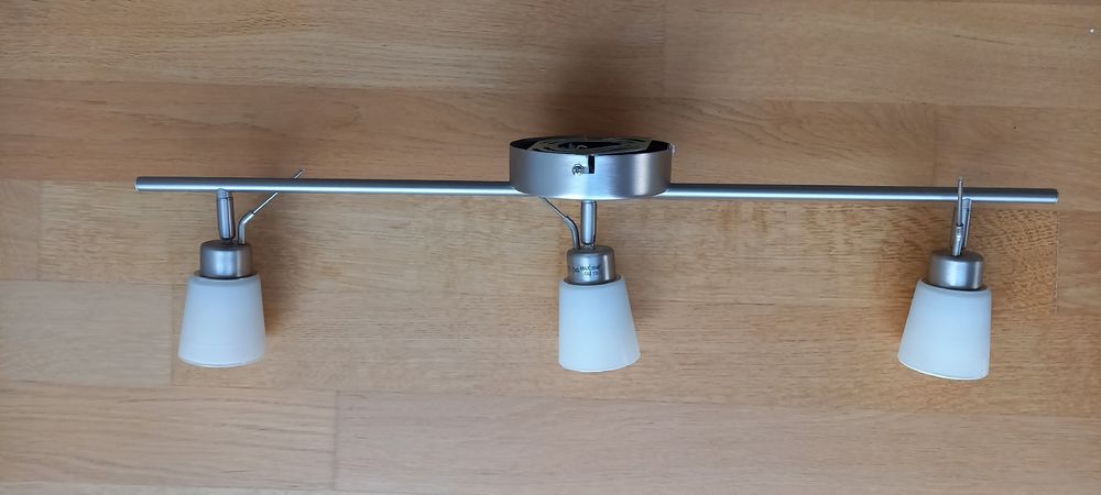 Ikea Lustres & lampes de plafonds: Deckenleuchte, drei armig, verstellbar mit Led Lampen. – D'occasion à Ebikon par Romei23