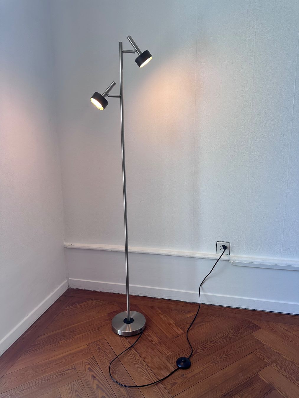 Lampade: Lampe sur pied design à deux spots orientables – Usato da Lausanne venduto da jul_v9ht 5