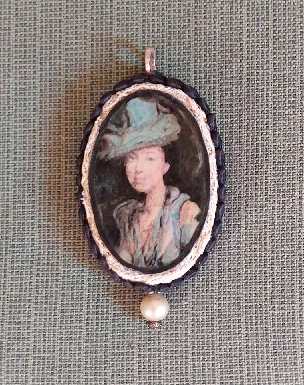 Pendentifs: Pendentif genre Romantique – Neuf avec emballage d'origine à Plan-Les-Ouates par Lolothebest