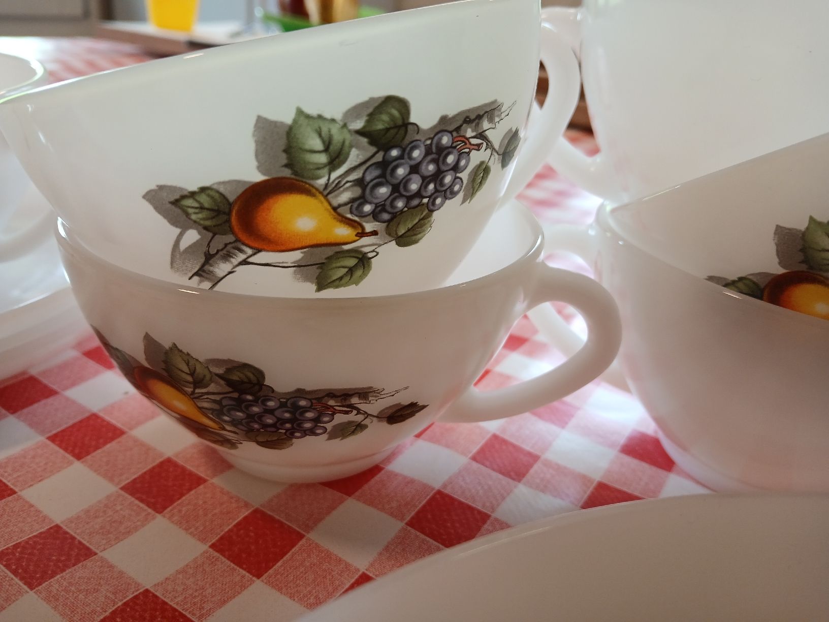 Set di piatti: Geschirrset: Vintage Speiseservice, Obstdekor, 6 Pers. – Usato da Ennetmoos venduto da kch_2tpv 1