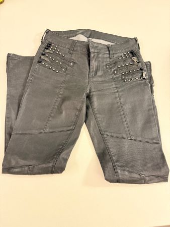 MNG Jeans, beschichtete Jeans mit Nieten, gr. S/M