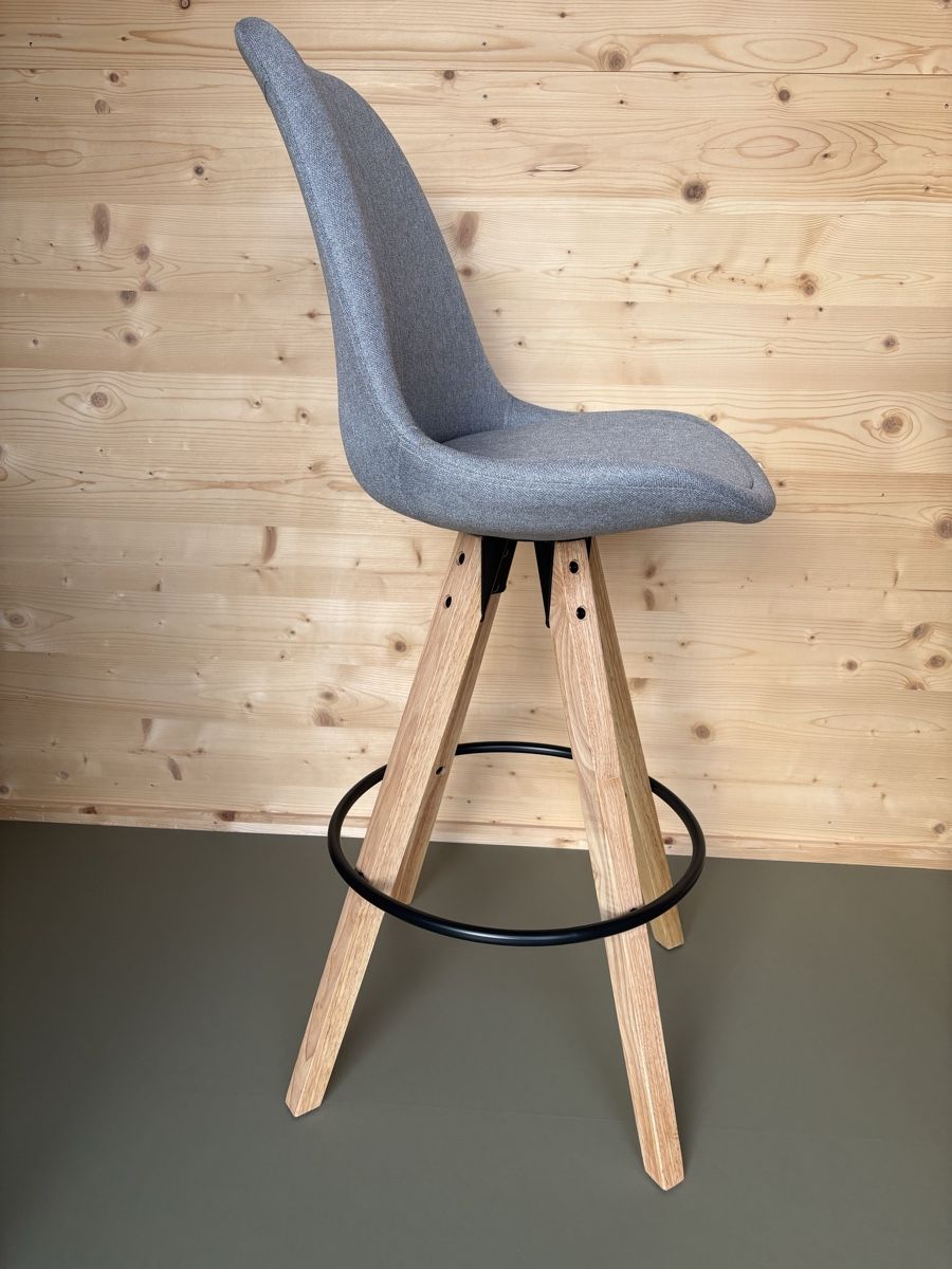 Micasa Set di tavolo e panche: Hochtisch mit vier Stühlen/Barhocker – Usato da Uster venduto da Carpenter1 3
