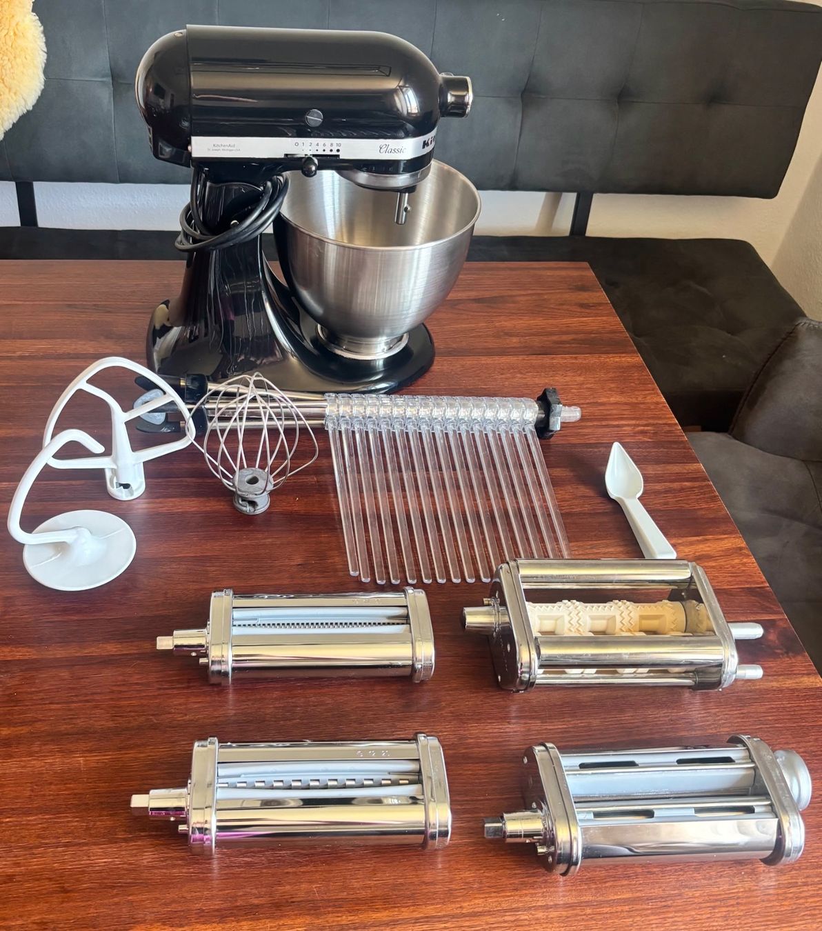 Kitchenaid Elettrodomestici da cucina: KitchenAid Küchenmaschine schwarz mit Zubehör – Usato da Winterthur venduto da rst_pd55