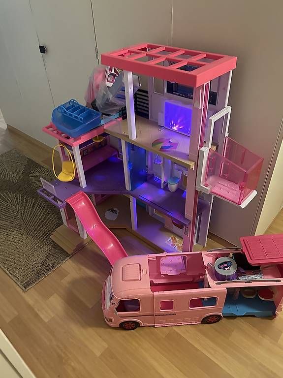 Case e mobili per bambole: Barbie Haus mit Barbie Auto Camping – Usato da Bern venduto da cha_w6bp