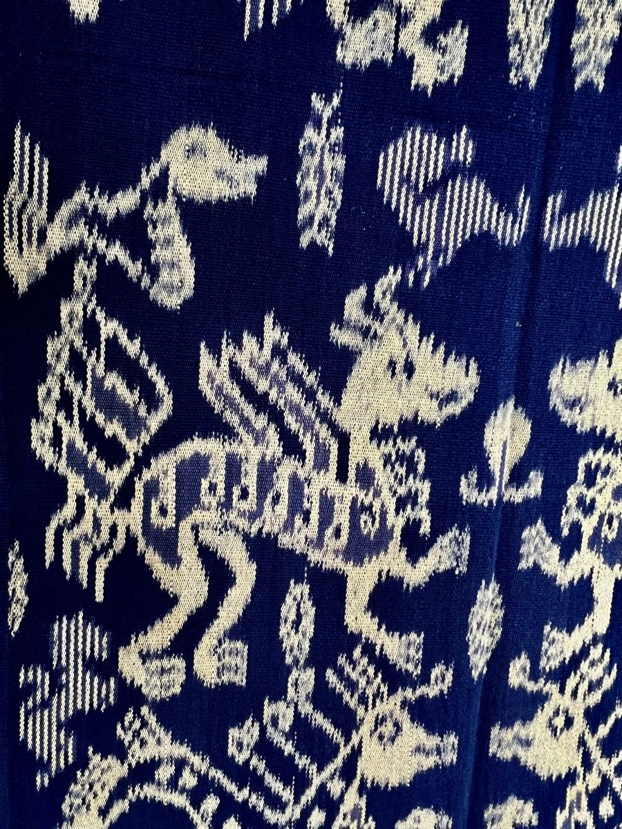 Tessuti: Indonesischer Vintage Ikat-Textile  mythischem Drachendesign – Usato da Moehlin venduto da Balirain 8