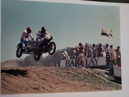 Foto Seitenwagen-Motocross mit zwei Fahrern Sprung